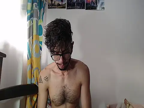 Snapshot of alisterxxx chatting on January 15, 12:04 pm alisterxxx online show from January 15, 12:04 pm