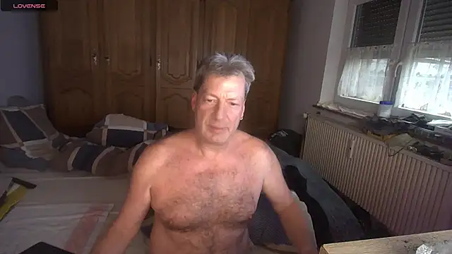 iliebetights online show from December 4, 7:37 am