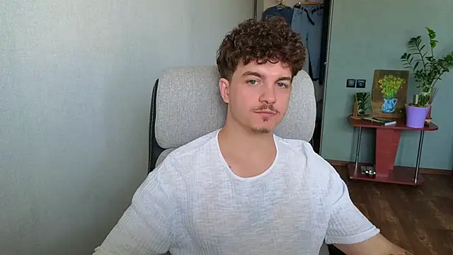 Remy Miles online show from July 21, 5:53 am