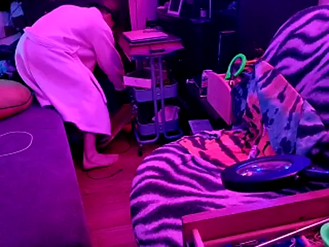 justinewe69 online show from March 31, 7:43 am