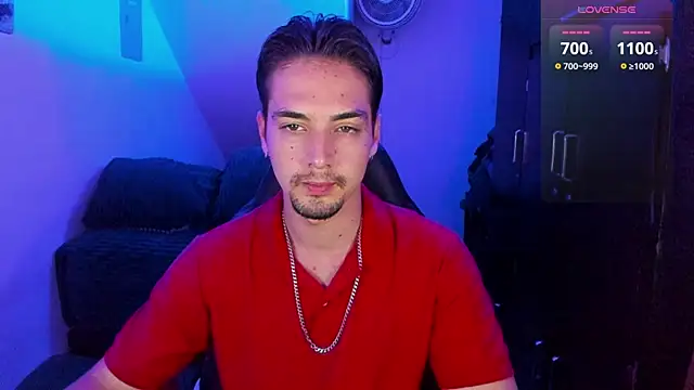 Snapshot of Alex_smith00 chatting on January 15, 12:41 am Alex smith00 online show from January 15, 12:41 am