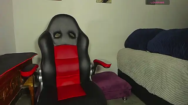 Snapshot of Alex_smith00 chatting on March 14, 12:54 am Alex smith00 online show from March 14, 12:54 am