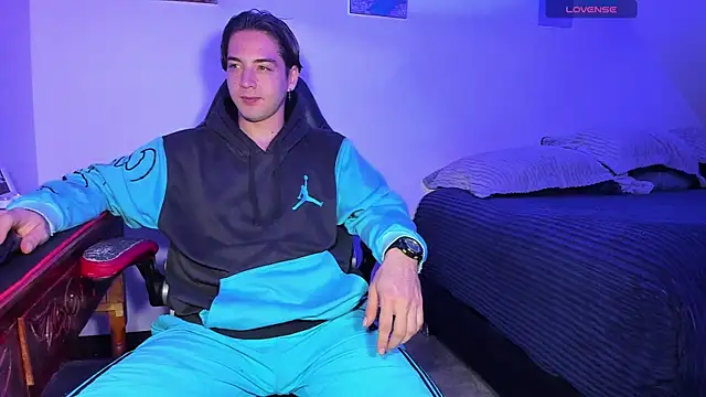 Snapshot of Alex_smith00 chatting on September 18, 2:02 am Alex smith00 online show from September 18, 2:02 am