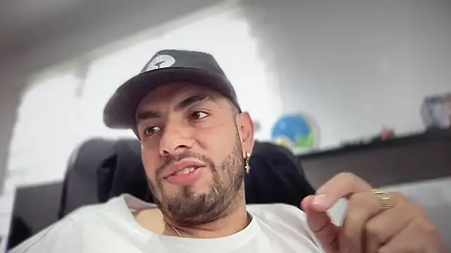 dereck fiore online show from January 25, 6:57 pm