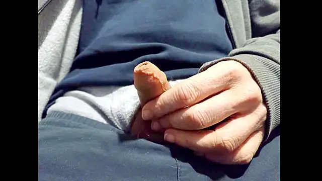 hairyuncut00 online show from March 17, 2:26 am