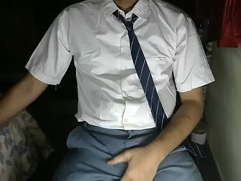 aloneboy1996 online show from October 27, 7:05 pm