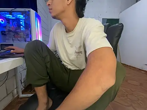 Max TheHorseDick online show from March 27, 7:34 am