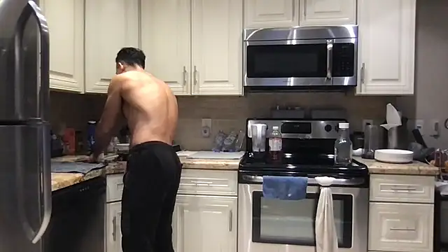 BigGuyMuscle online show from December 13, 8:15 pm