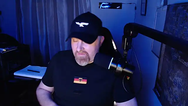 Snapshot of DerPornoPete chatting on March 20, 12:30 am DerPornoPete online show from March 20, 12:30 am