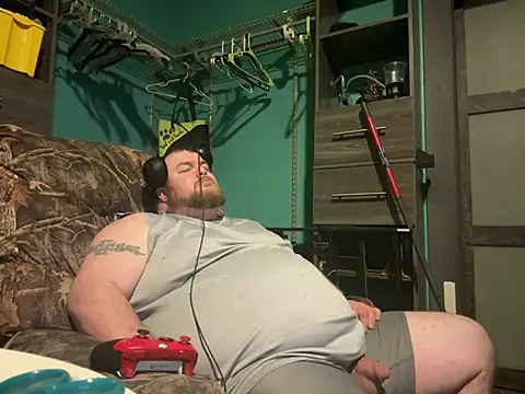 Snapshot of fatdickdaddy448 chatting on December 26, 11:54 am fatdickdaddy448 online show from December 26, 11:54 am