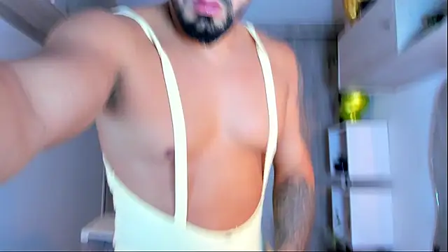 Snapshot of Ricardo_1998 chatting on January 25, 3:09 am Ricardo 1998 online show from January 25, 3:09 am