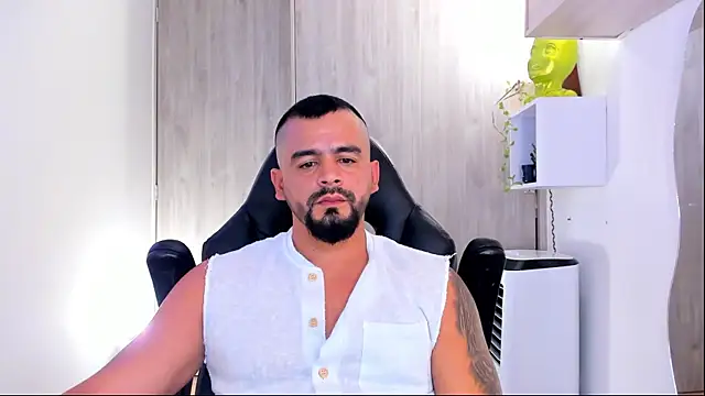 Snapshot of Ricardo_1998 chatting on March 18, 1:13 am Ricardo 1998 online show from March 18, 1:13 am