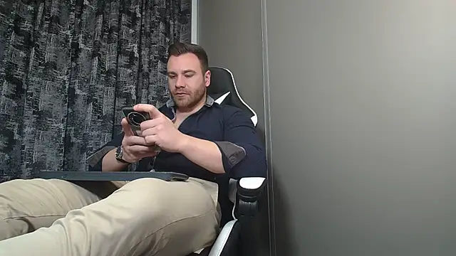 Snapshot of Thori92 chatting on February 11, 5:07 pm Thori92 online show from February 11, 5:07 pm