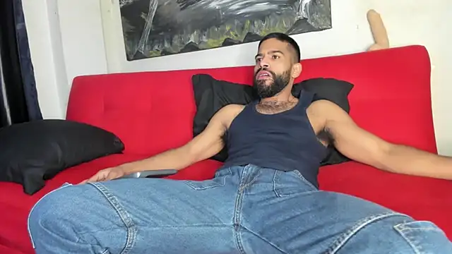 sweatyhairypig23 online show from December 13, 10:38 pm