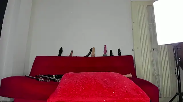 sweatyhairypig23 online show from April 18, 8:05 am