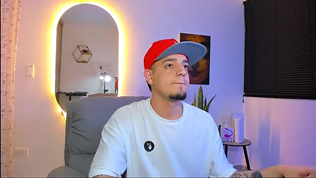 alejandro calderon1 online show from February 10, 5:56 am