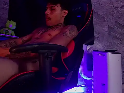 matew rodriguez8 online show from April 1, 7:32 am