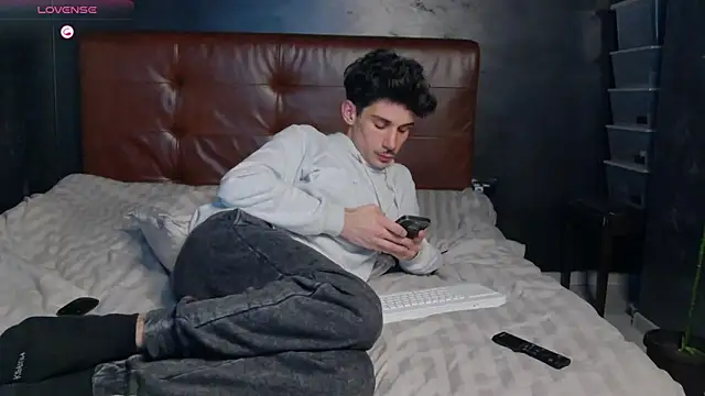 DanielCrush1 online show from April 2, 7:33 pm