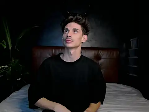 Snapshot of DanielCrush1 chatting on October 18, 6:57 pm DanielCrush1 online show from October 18, 6:57 pm