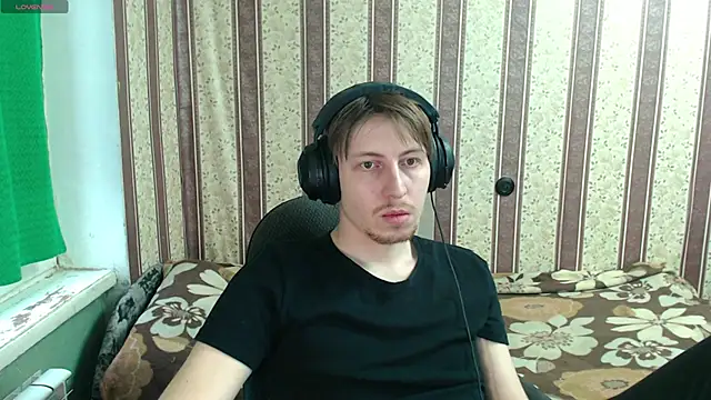 darienlarge online show from December 1, 9:34 am