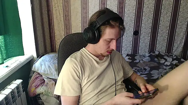 darienlarge online show from October 21, 1:58 pm