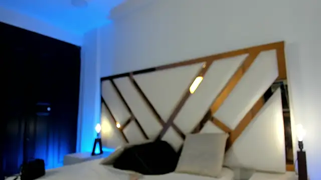 Aron cruz online show from April 16, 1:00 pm