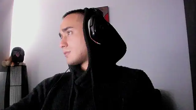 Snapshot of AlexRivera6 chatting on December 19, 7:07 pm AlexRivera6 online show from December 19, 7:07 pm