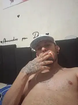 Bulldog2122 online show from October 31, 8:07 am