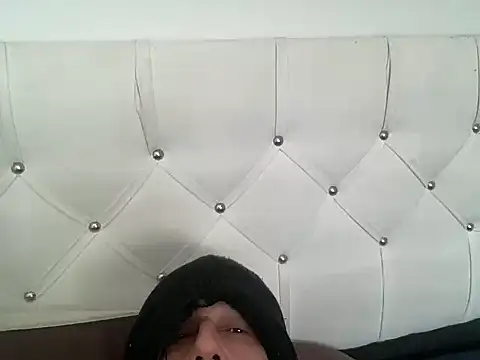 Snapshot of ALPHANDRE chatting on February 25, 5:52 am ALPHANDRE online show from February 25, 5:52 am