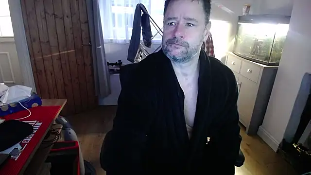 rob2810 online show from February 3, 8:30 am