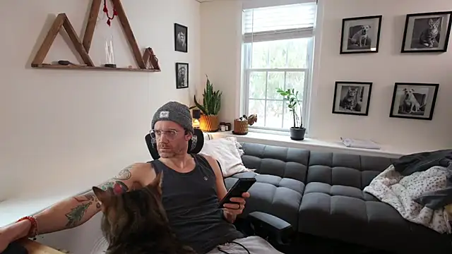 BradBronton online show from February 17, 6:51 pm