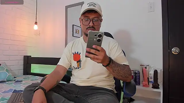 DaviidEvans  online show from October 11, 8:29 am