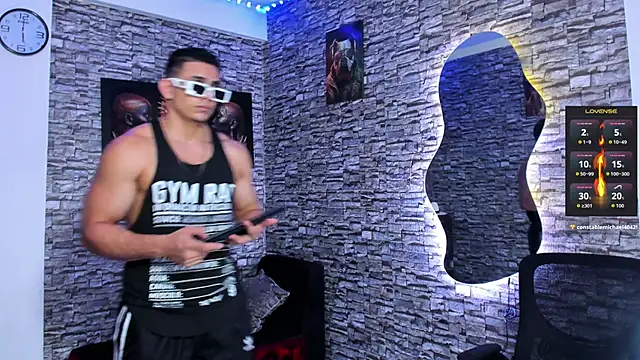 ChoreyTaiylor online show from April 17, 2:31 pm