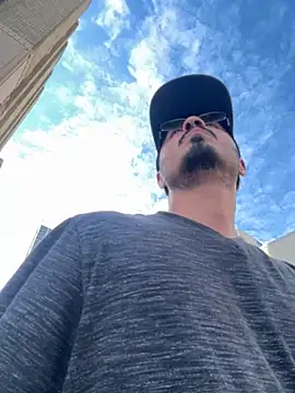 Snapshot of Bbyboyivan chatting on November 1, 8:24 pm Bbyboyivan online show from November 1, 8:24 pm