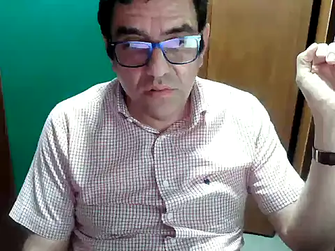 Snapshot of FernandoReuterG chatting on October 20, 1:20 am FernandoReuterG online show from October 20, 1:20 am