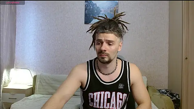 Aestheticguy101 online show from March 19, 12:30 pm