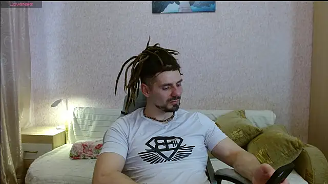 Aestheticguy101 online show from April 10, 3:08 pm