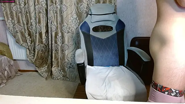 Aestheticguy101 online show from December 21, 5:51 pm