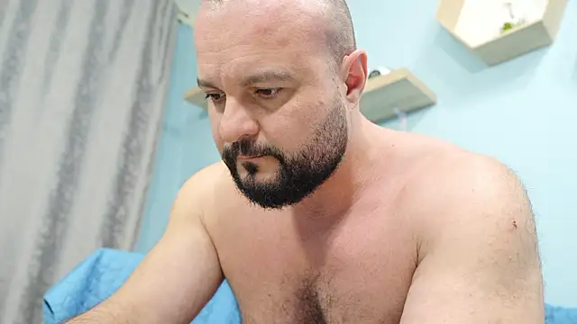 Snapshot of Muscle_Bear chatting on January 29, 3:26 pm Muscle Bear online show from January 29, 3:26 pm
