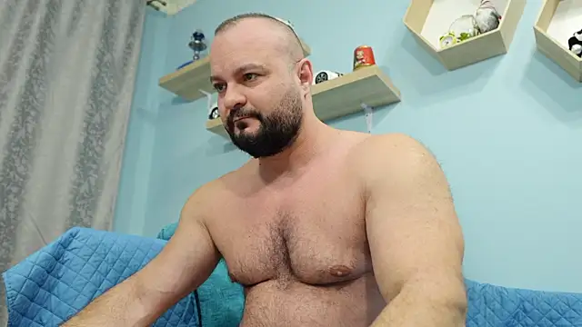 Snapshot of Muscle_Bear chatting on December 9, 5:51 am Muscle Bear online show from December 9, 5:51 am