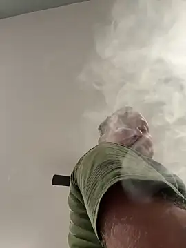 smokeymt420 online show from April 6, 10:27 am