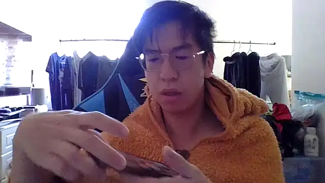 Snapshot of charlie_xdd chatting on March 16, 6:42 am charlie xdd online show from March 16, 6:42 am