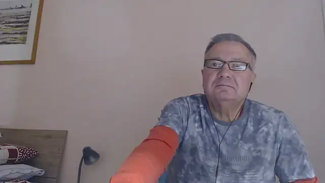 Snapshot of YOU6me chatting on October 15, 4:25 pm YOU6me online show from October 15, 4:25 pm