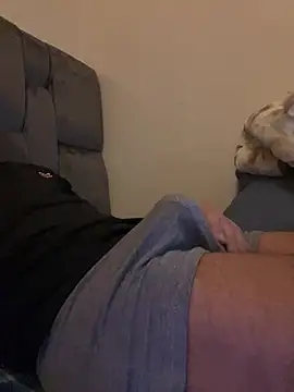 reyadXxxx online show from April 1, 11:57 pm