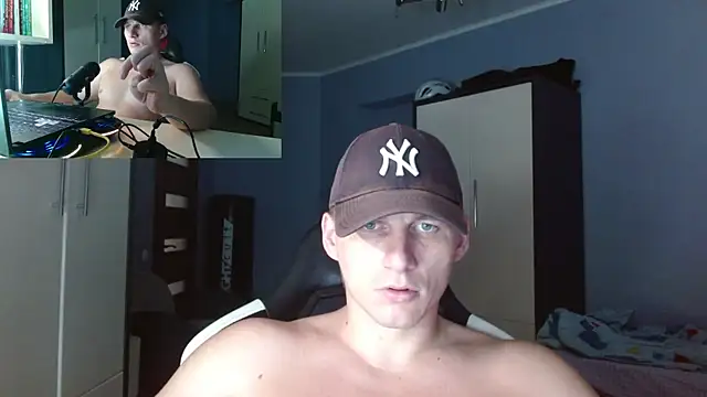 Snapshot of PoliglotJoe chatting on October 18, 10:47 pm PoliglotJoe online show from October 18, 10:47 pm
