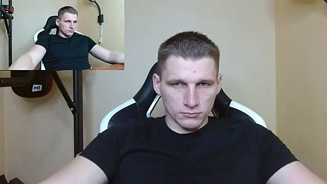 Snapshot of PoliglotJoe chatting on January 13, 8:37 am PoliglotJoe online show from January 13, 8:37 am