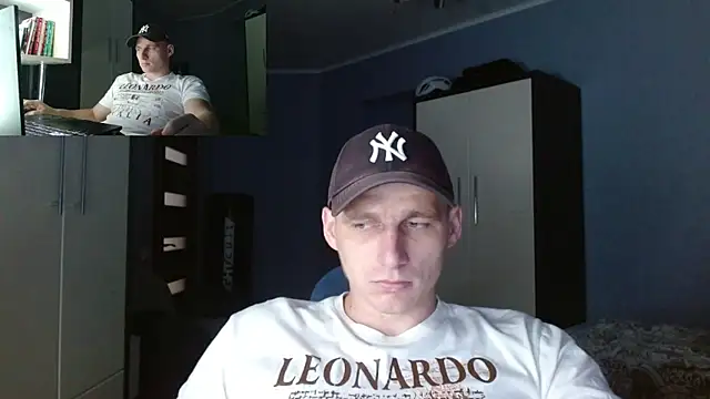 Snapshot of PoliglotJoe chatting on September 30, 12:31 pm PoliglotJoe online show from September 30, 12:31 pm