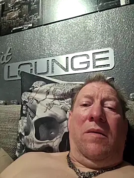 tomtom111111 online show from October 30, 9:16 pm