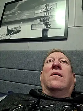 tomtom111111 online show from November 30, 11:23 am