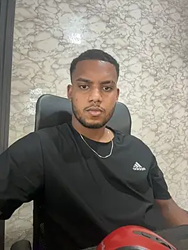 Snapshot of Sandro_xxx chatting on October 24, 12:18 pm Sandro xxx online show from October 24, 12:18 pm